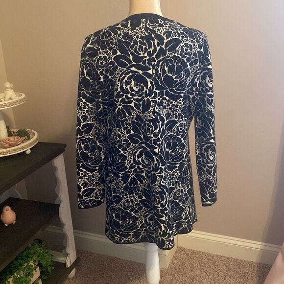 ❤️EUC Isaac Mizrahi Live Cardigan (size small)❤️ - Picture 5 of 8